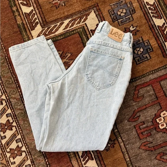 Vintage Lee's Women's Light Blue Straight Leg Jeans - Size 4 (25) - Picture 5 of 5